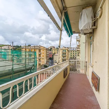아파트 Sturla Roomy Flat With Balcony & Seaview