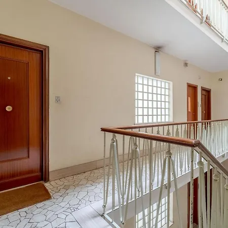 Sturla Roomy Flat With Balcony & Seaview Lägenhet