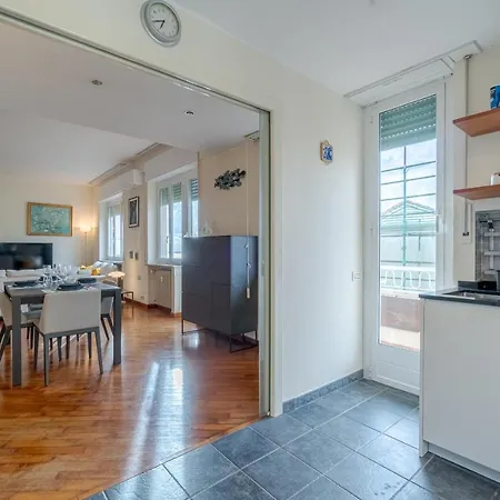 Apartment Sturla Roomy Flat With Balcony & Seaview *