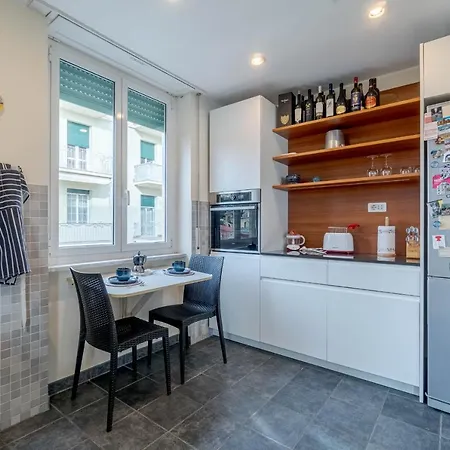 Sturla Roomy Flat With Balcony & Seaview Genoa