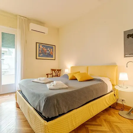 Sturla Roomy Flat With Balcony & Seaview Lägenhet *