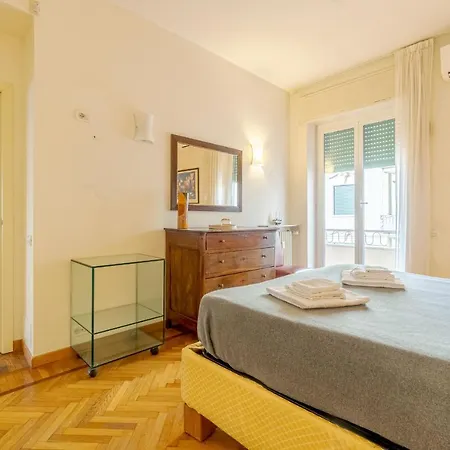Sturla Roomy Flat With Balcony & Seaview Apartment Genoa