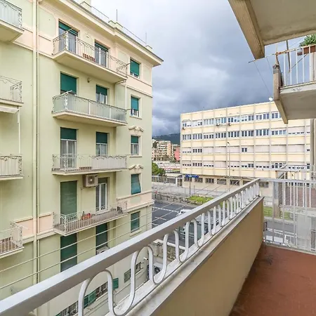 Sturla Roomy Flat With Balcony & Seaview Lägenhet Genua