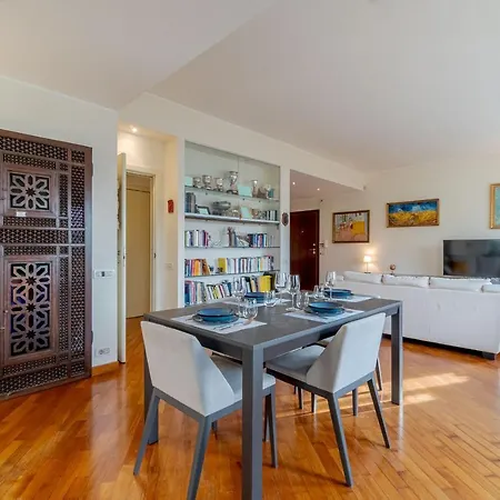 Sturla Roomy Flat With Balcony & Seaview
