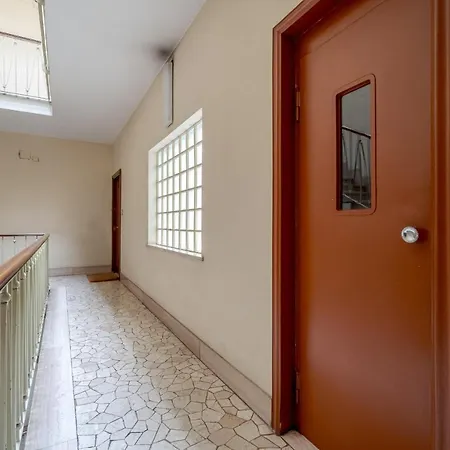 Sturla Roomy Flat With Balcony & Seaview Apartment