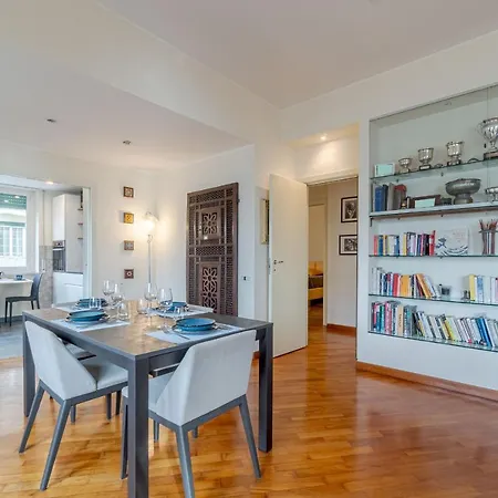 Sturla Roomy Flat With Balcony & Seaview